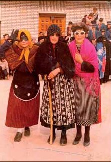 1976 Tere de Calientas, Use Expósito y M Luisa de Bastián