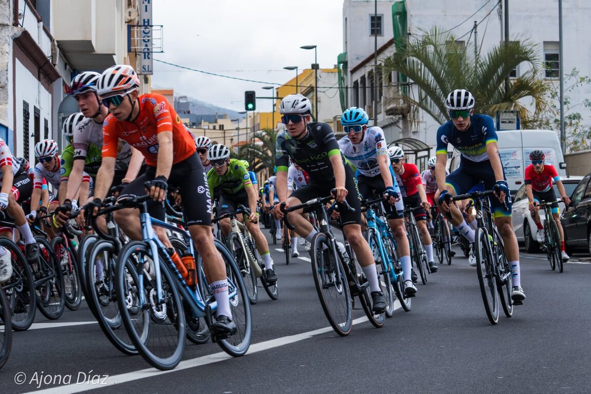 51fb2b0a-cee0-4acd-893f-13d090f071a6