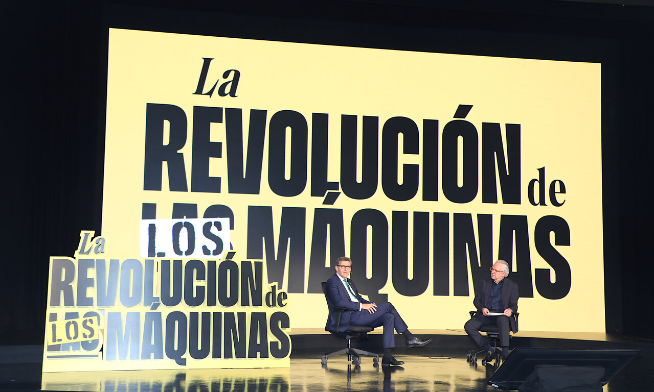 20250526 FOTO INTERVENCIÓN DIRECTOR GENERAL EUROCAJA RURAL PRESENTACIÓN CAMPAÑA INSTITUCIONAL LA REVOLUCIÓN DE LOS MÁQUINAS