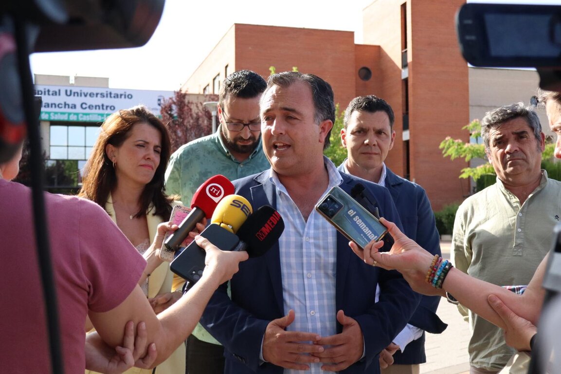 FOTO3.- VOX CLM.- DAVID MORENO, HOSPITAL MANCHA CENTRO, 110625