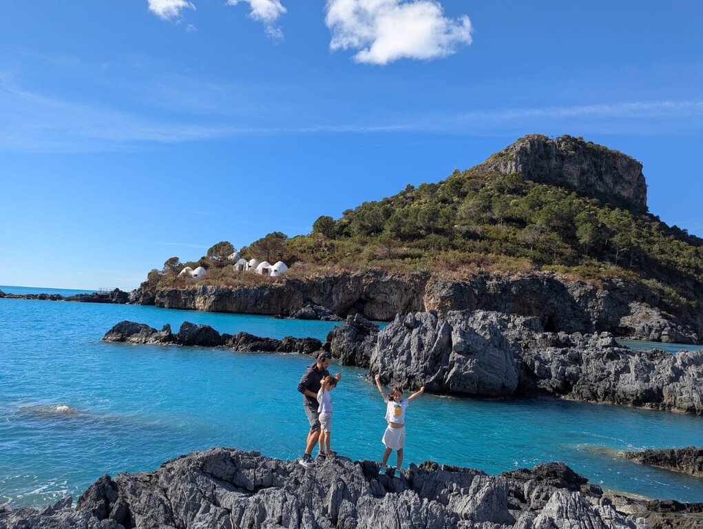 Isola di Dino, Italia