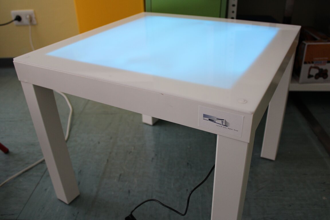 DONACIÓN MESA LUZ FOTO 2