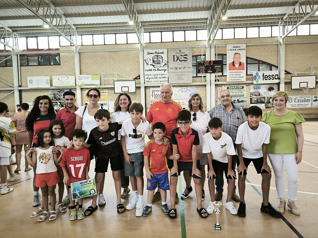 521937788_1926638758094906_1138137583612185923_n