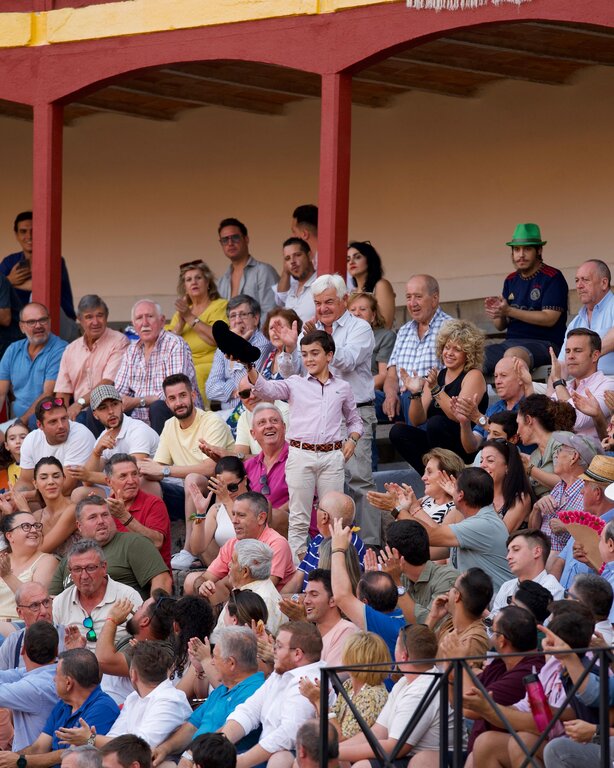 d04e7a6b-c9cc-f4f0-5977-72bbfeb1c682