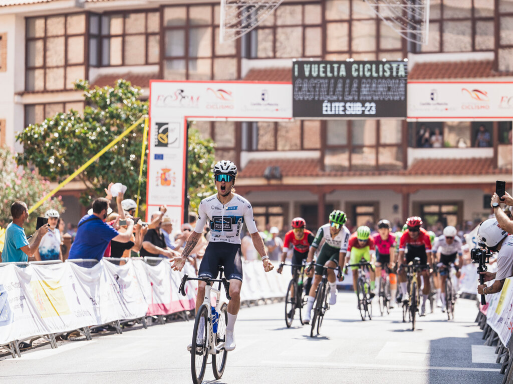 Balance Vuelta, meta pueblo