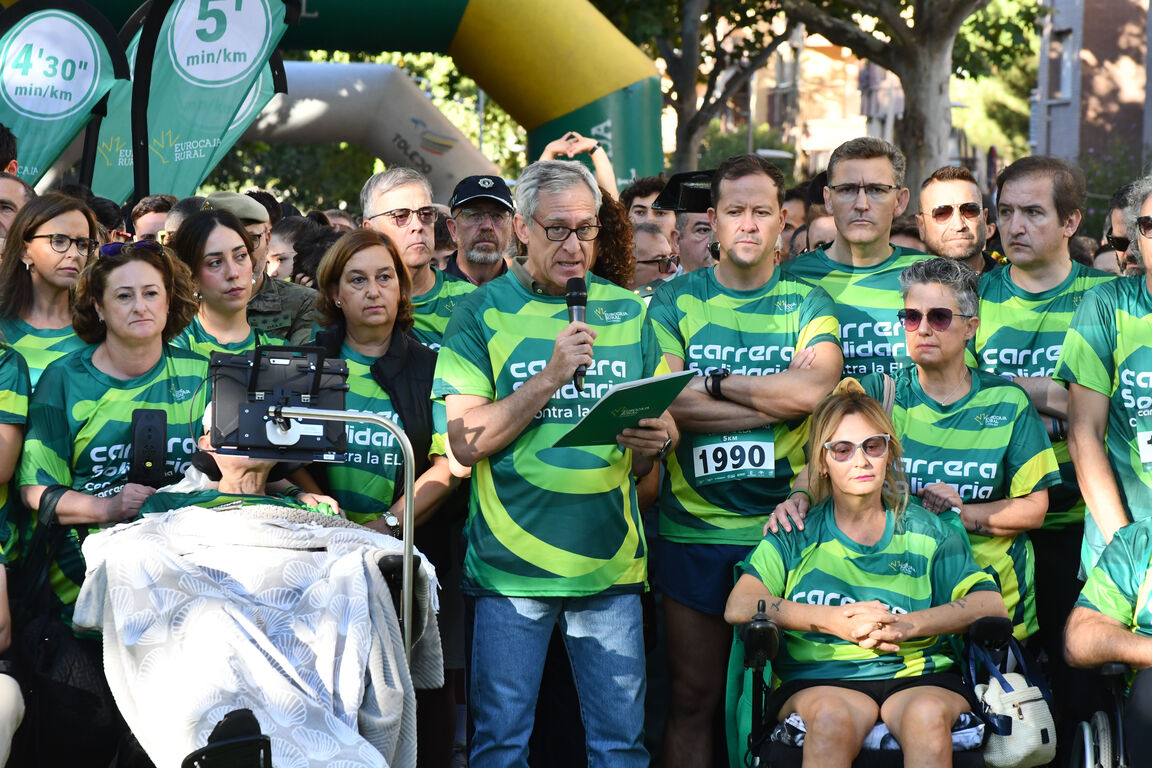 20251005 FOTO PRESIDENTE FUNDACIÓN EUROCAJA RURAL LEYENDO MANIFIESTO CARRERA SOLIDARIA CONTRA LA ELA