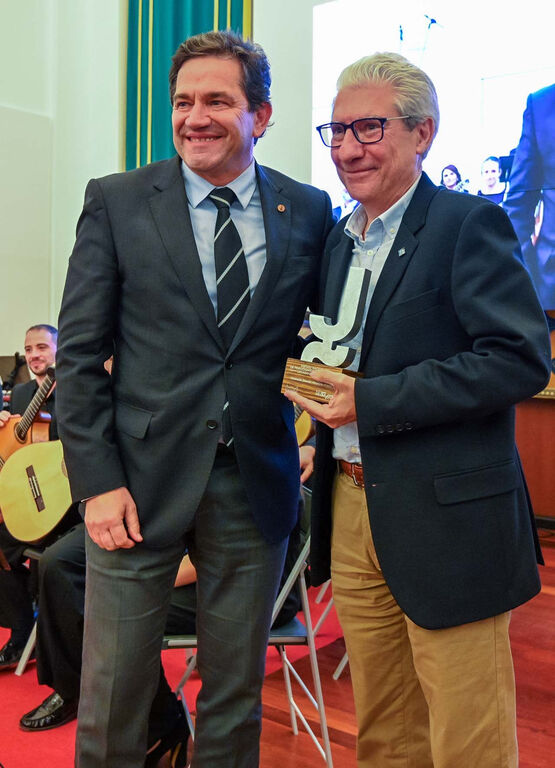 6ee02b14a3c53cc476fcf7c4ed73b5d0_4_XL