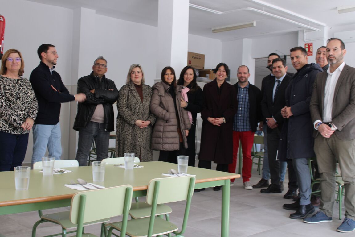 Blanca Fernández visita comedores escolares en Pedro Muñoz 2