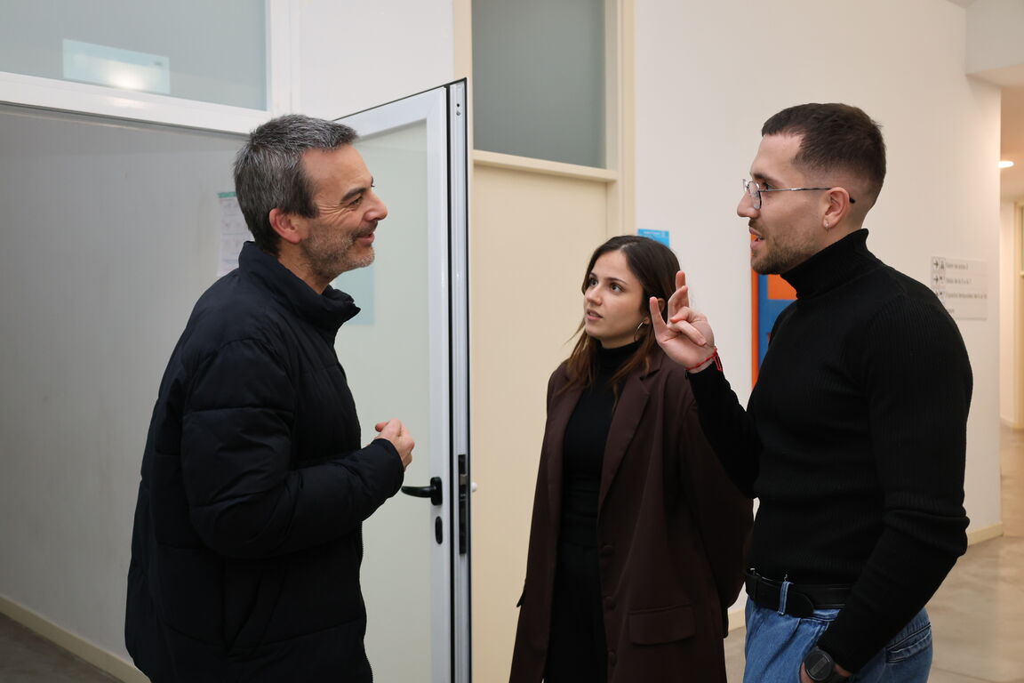 Los fundadores de Neureva con el concejal de Salud, Paco García-Navas