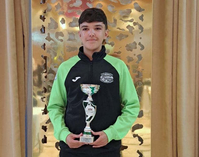 6 JAIME VILA CON TROFEO