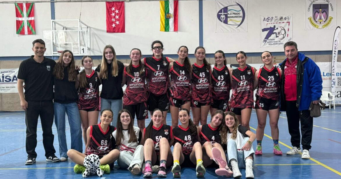 infantil femenino con cuerpo técnico