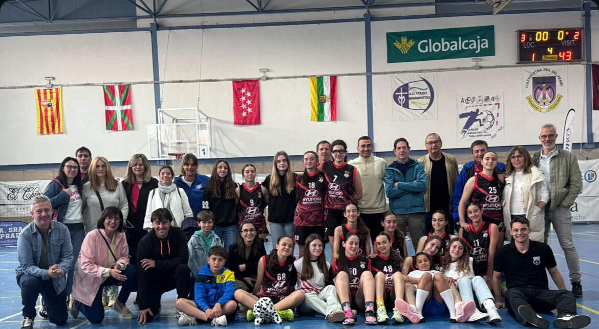 infantil femenino con familiares