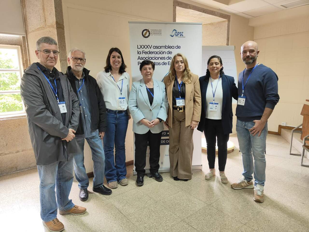 La secretaria de la APCR junto a la nueva presidenta de FAPE y compañeros de CLM