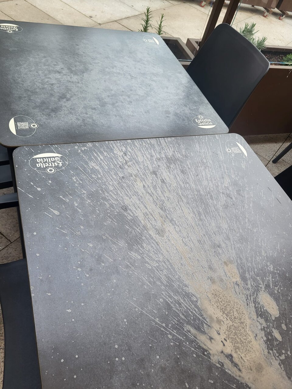 Presuntamente, no es la primera vez que el agresor lanza líquido corrosivo contra los elementos de la terraza